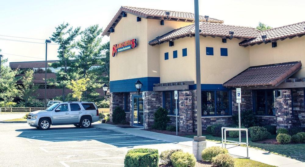 Quality Inn & Suites Lexington Exterior photo