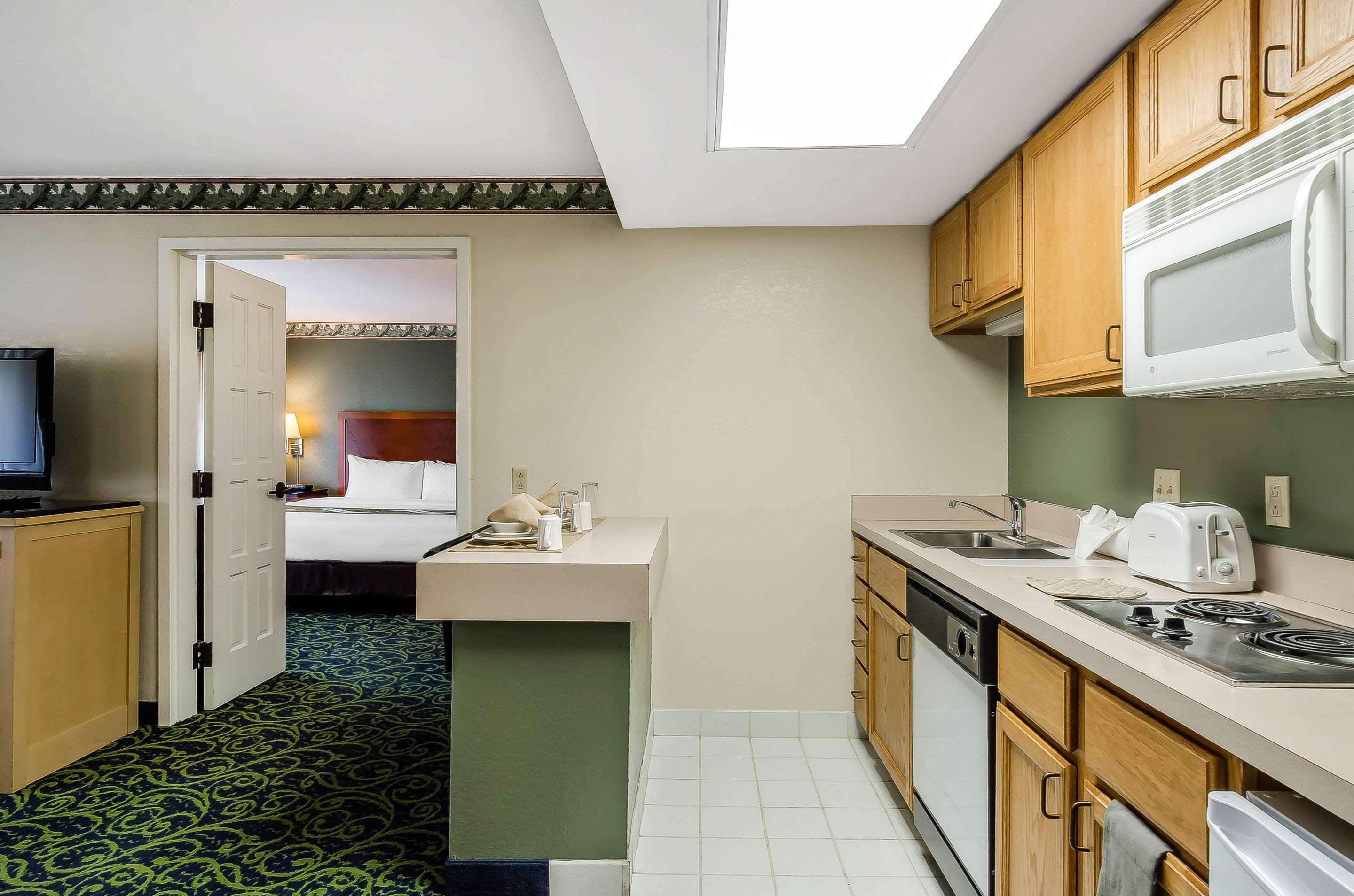 Quality Inn & Suites Lexington Exterior photo