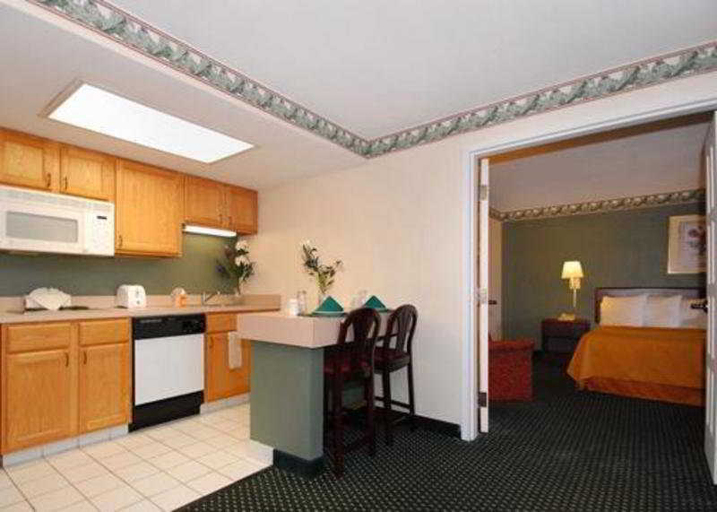 Quality Inn & Suites Lexington Exterior photo